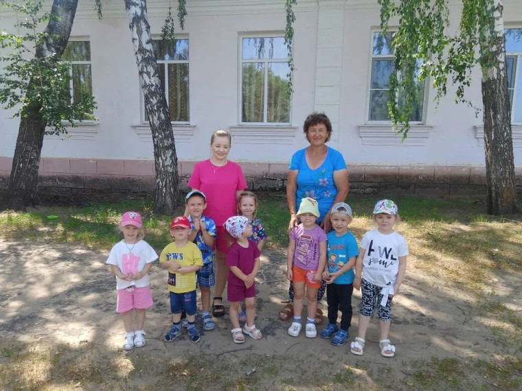 9 июня работники Песковского дома культуры провели мероприятие посвященное празднику Троица "Праздник Русской березки".. 9 июня работники Песковского дома культуры провели мероприятие посвященное празднику Троица "Праздник Русской березки"..